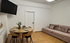 Beautiful Apt With Two Bedrooms